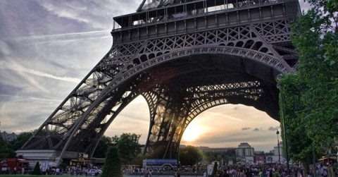 Empleados amenazan con declarar huelga en la Torre Eiffel