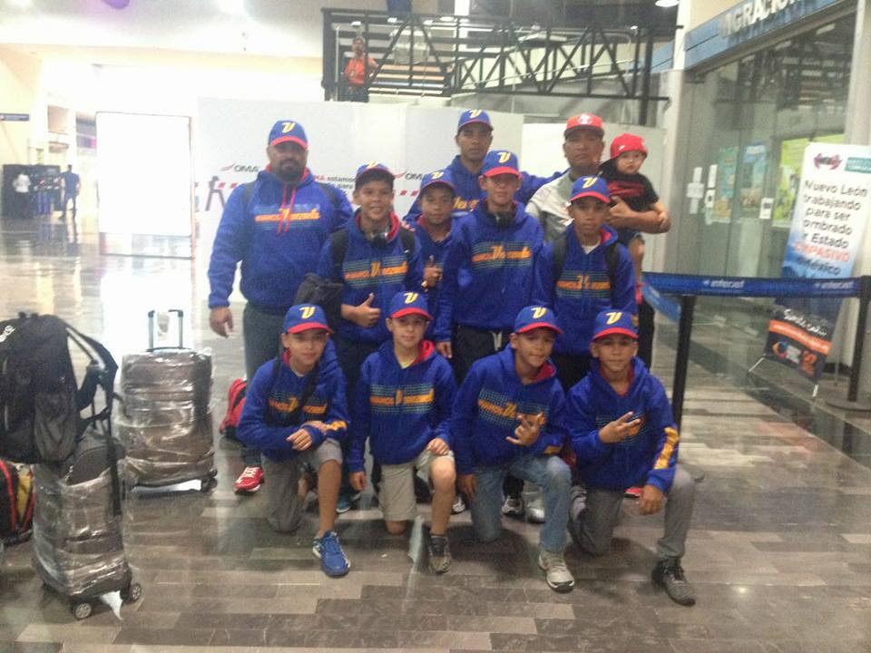 Llegan a Reynosa peloteritos de Venezuela