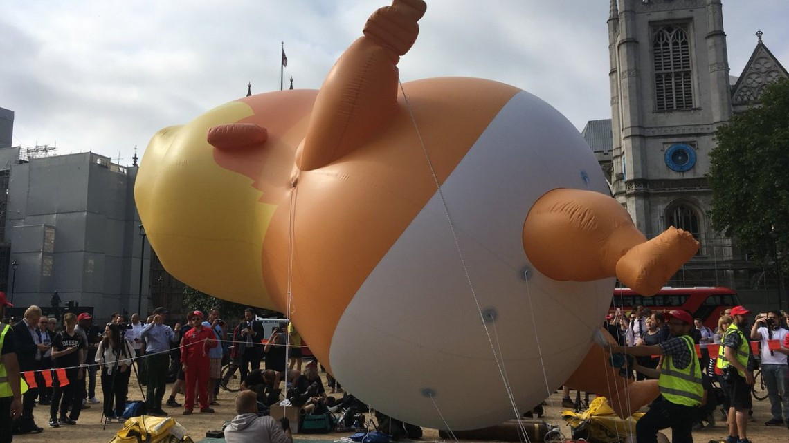 Un globo gigante de Trump sobrevuela Londres