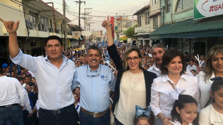 Presenta Pilar Gómez solicitud de registro por el distrito XIV