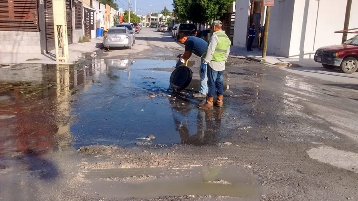 Comapa trabaja con equipo vactor