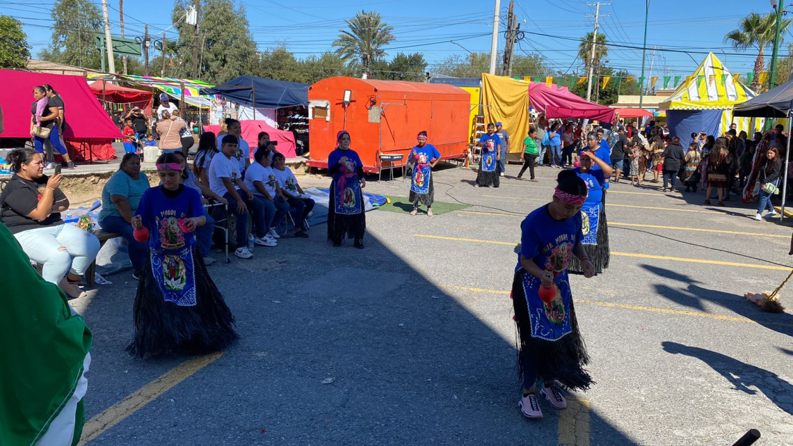 Ofrenda feligreses a San Judas Tadeo