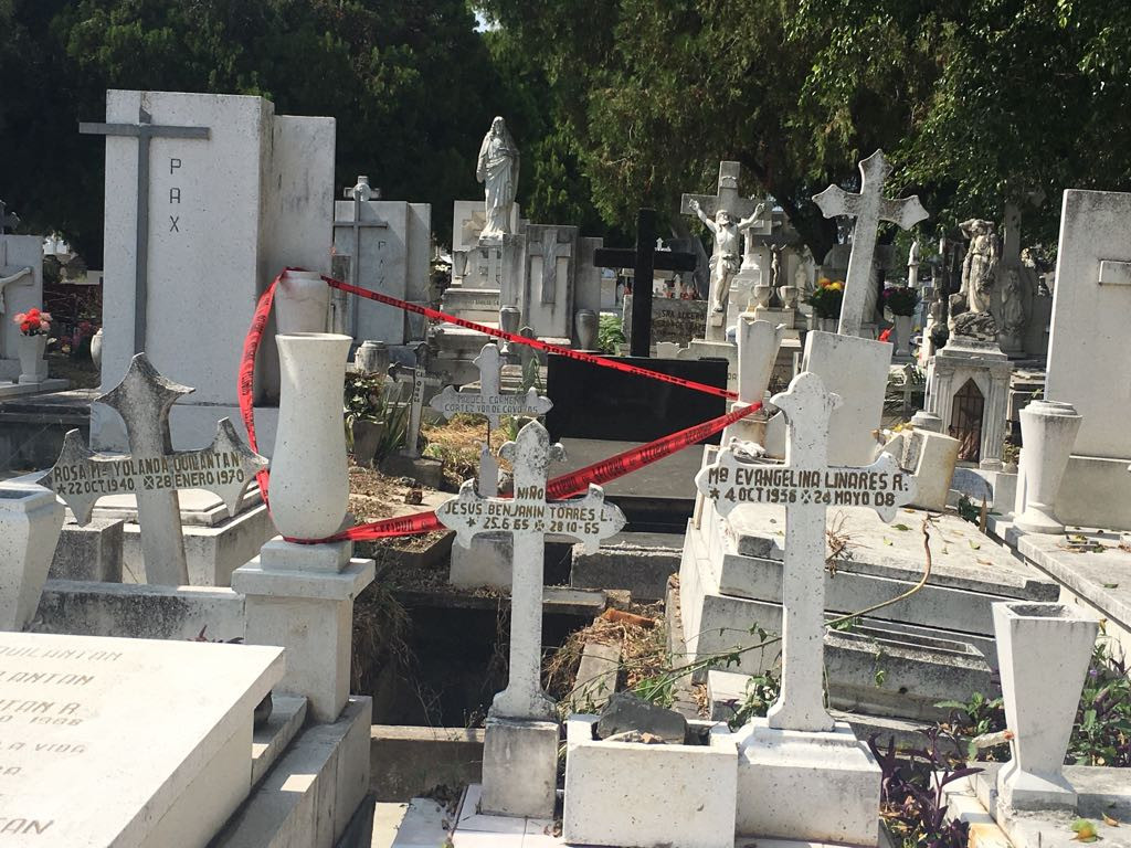 Al menos 200 tumbas sin mantenimiento en Cero Morelos