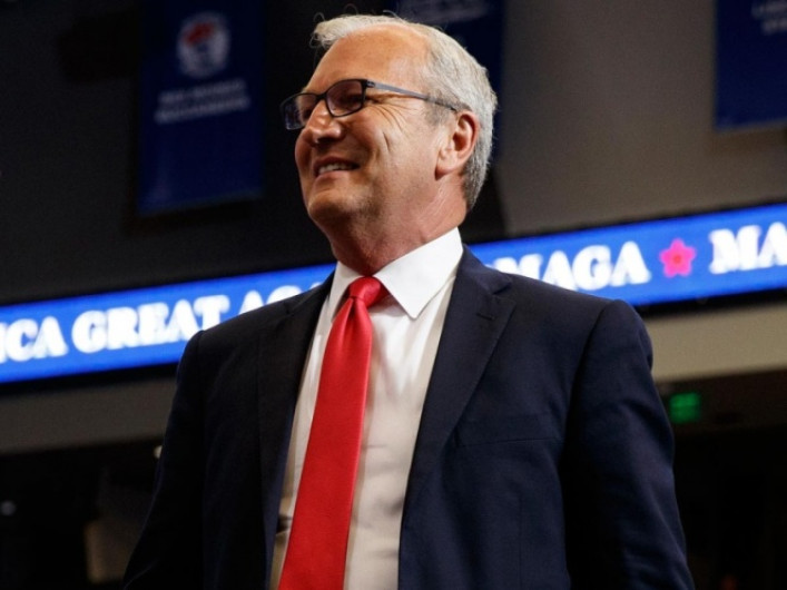 Califican de racista a candidato de Florida por decirle "mono" a su rival