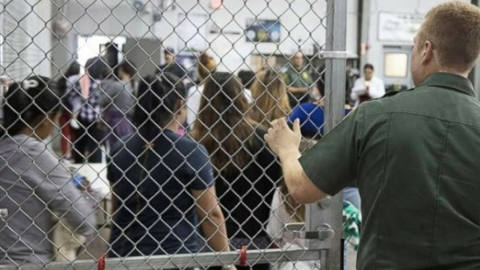 Difunden fotos de centro de procesamiento de niños en McAllen