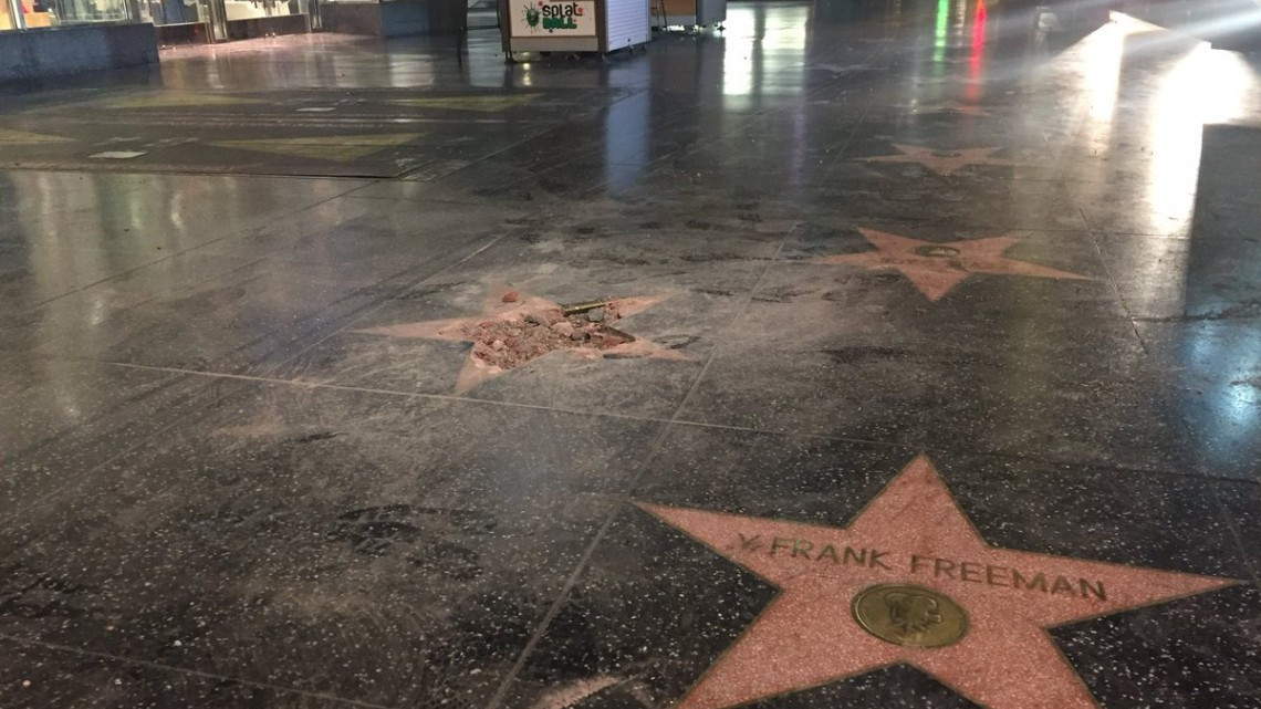Así quedó la estrella de Donald Trump en Hollywood