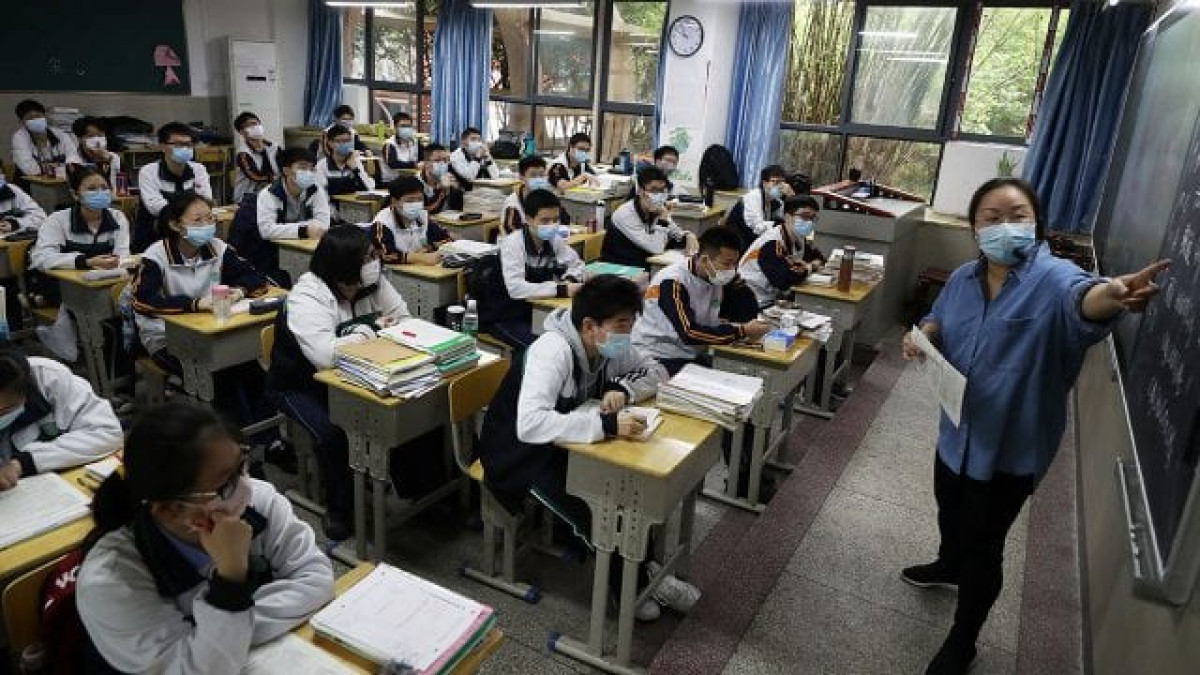 Retrasan regreso a clases en capital de China por nueva ola de Covid-19