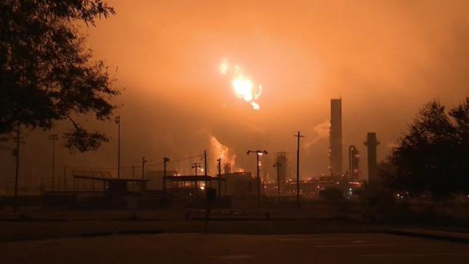 Registran fuerte explosión en Port Neches, Texas