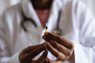 Anuncia Reino Unido donación de vacunas a países necesitados 