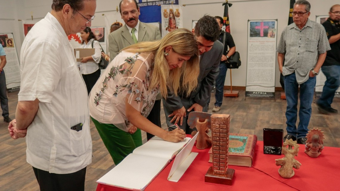 Inaugura Maki exposición de Símbolos Patrios