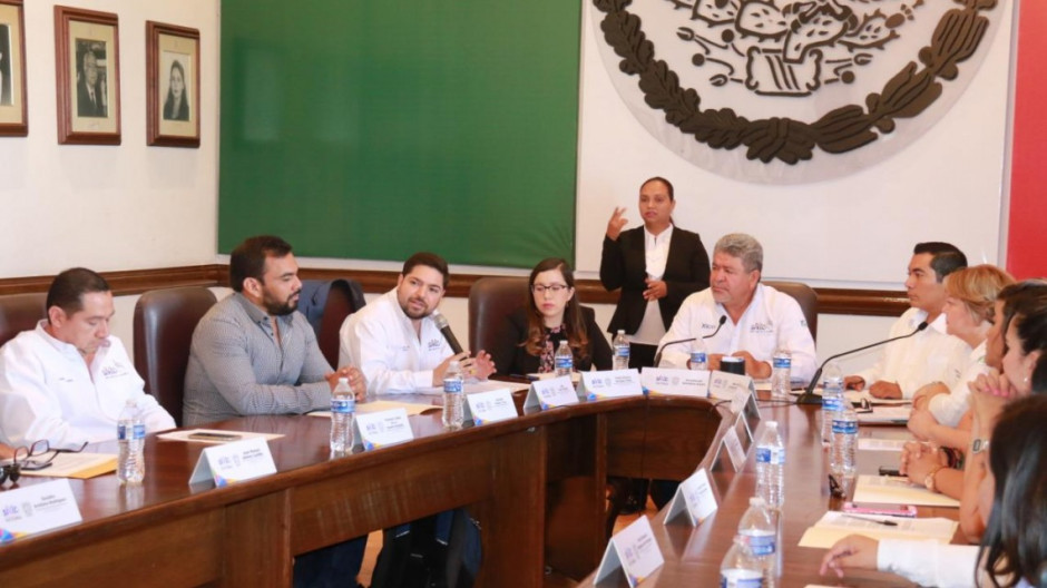 Busca ayuntamiento de Victoria funcionarios honestos