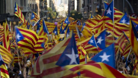 Arrestan a 2 líderes de movilizaciones independentistas de Cataluña
