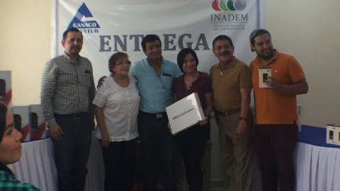 Comerciantes son equipados con herramientas que buscan fortalecer el desarrollo de sus establecimientos.