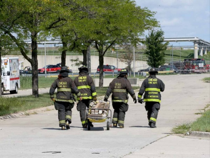 8 heridos tras explosión en planta en Chicago