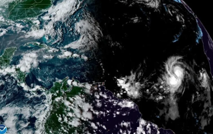 “Larry” se fortalece y amenaza con convertirse en el mayor ciclón en el Atlántico 