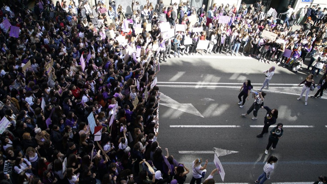Mujeres se manifiestan en España por el 8M