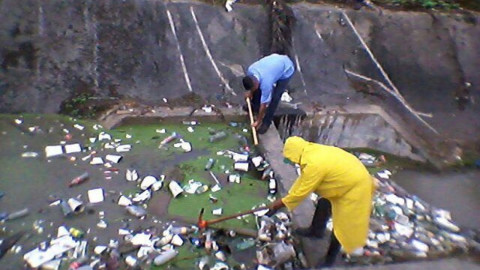 Basura tapa los drenes de Matamoros