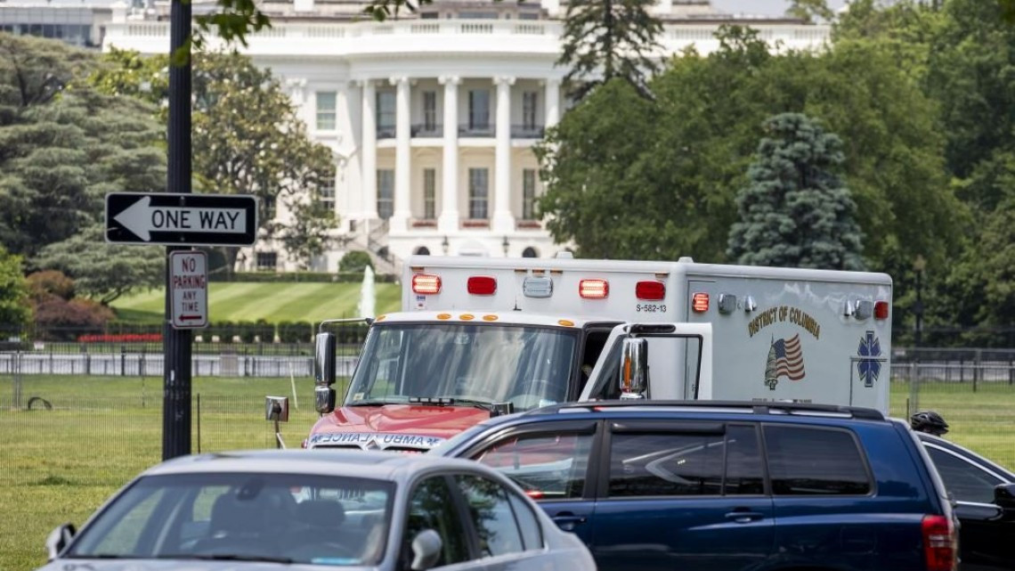 Hombre se prende fuego frente a la Casa Blanca