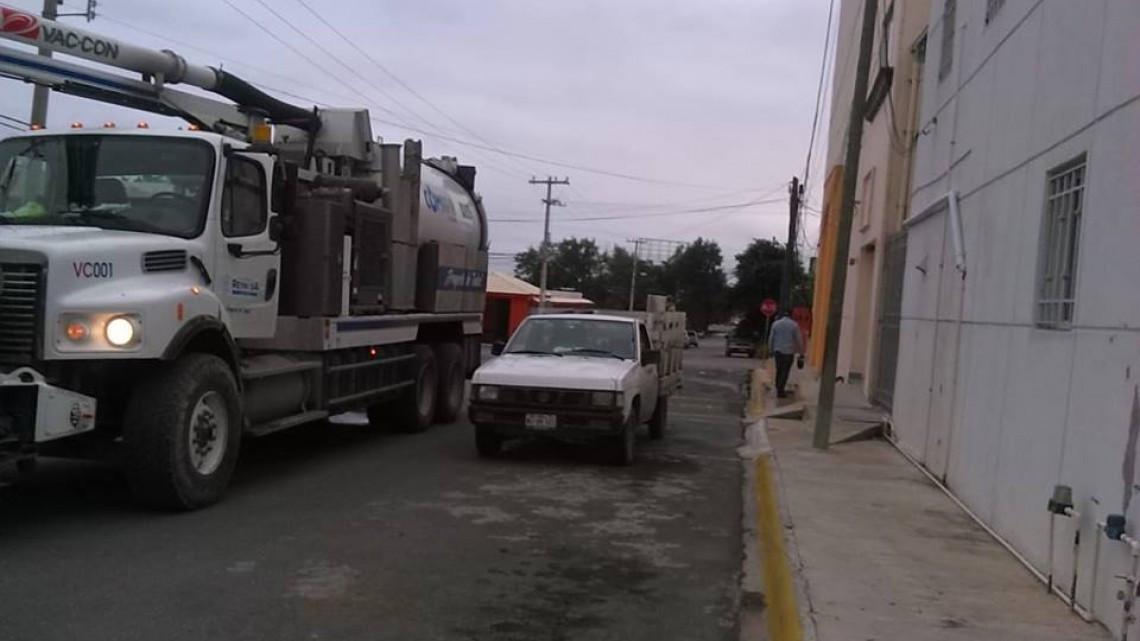 Comapa trabaja con equipo vactor