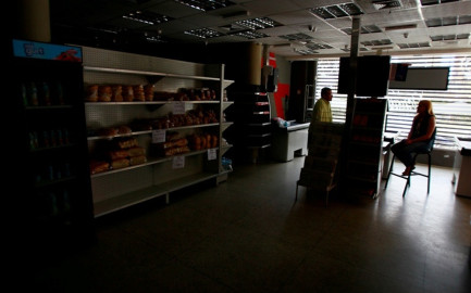 Gobierno de Venezuela anuncia el restablecimiento del servicio eléctrico 