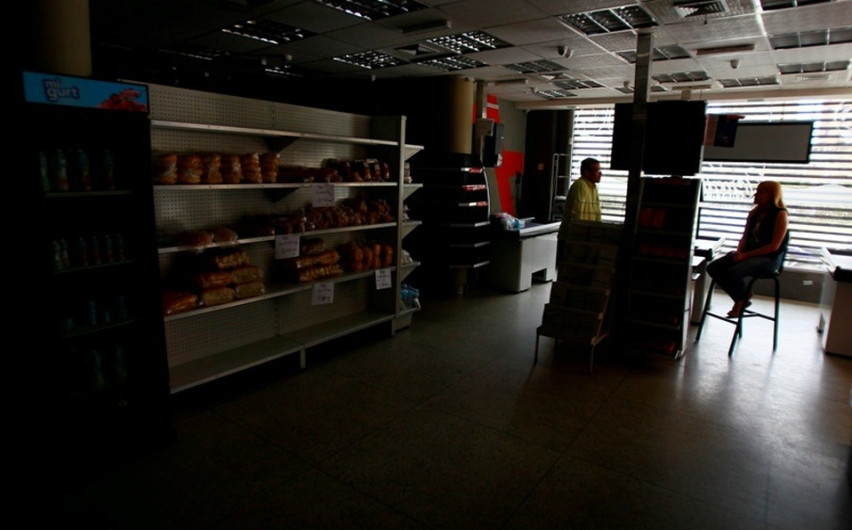 Gobierno de Venezuela anuncia el restablecimiento del servicio eléctrico 