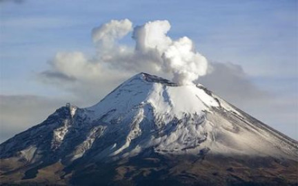 Popocatépetl inicia el año con 30 exhalaciones de baja intensidad