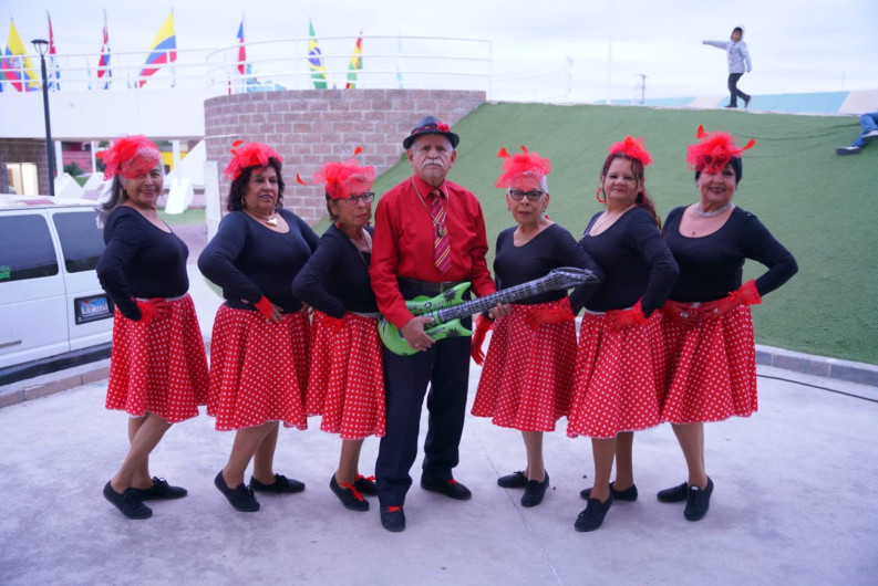 Disfrutan familias y adultos mayores del jueves del danzón en la plaza Simón Bolívar