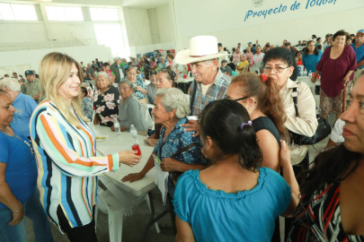 Abuelitos son el pilar más fuerte de la sociedad: Maki 