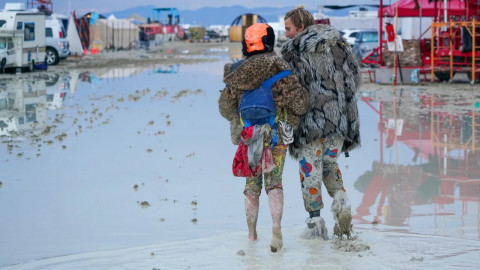 70 mil personas permanecen varadas en el desierto de Nevada tras lluvias