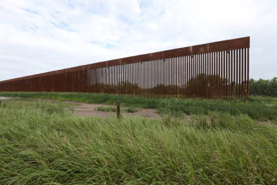 Ordenan reforzar muro fronterizo, construyen nueva área en Star, Texas