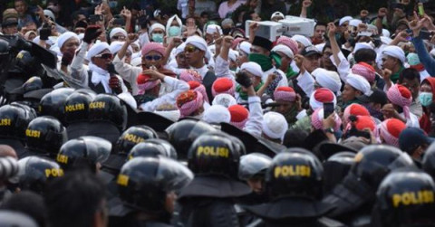 Dejan seis muertos disturbios en Indonesia tras reelección de Widodo