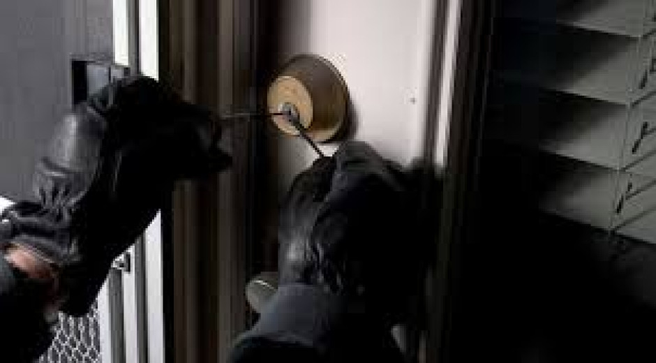 Vinculan a grupo por robo domiciliario