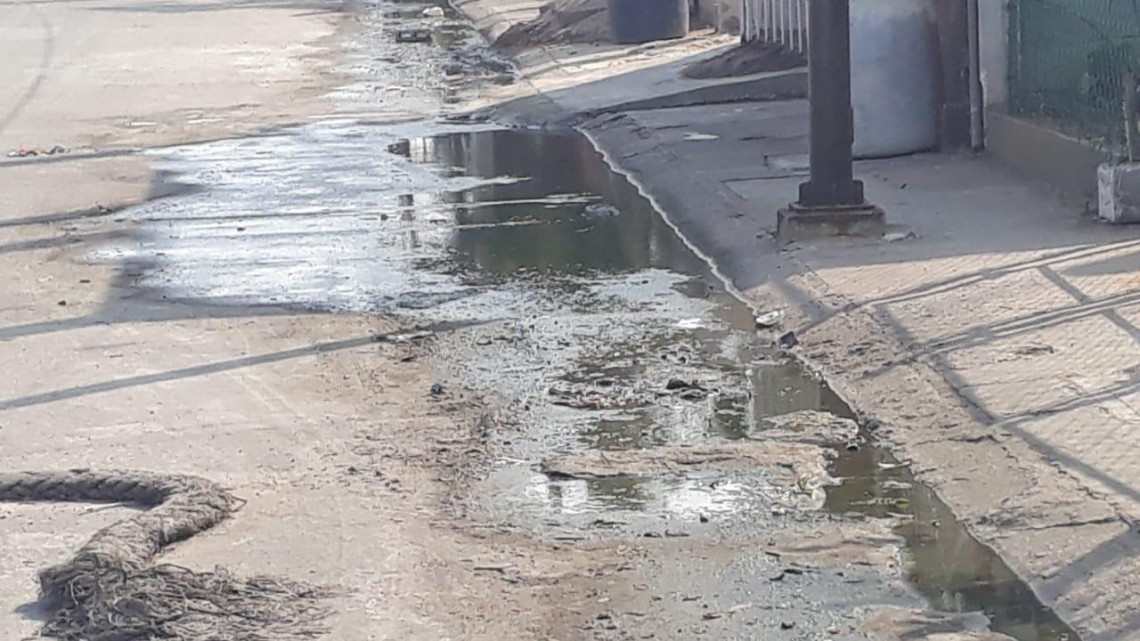 Escurrimiento de aguas negras genera incomodidad en el sector Arboledas de Altamira