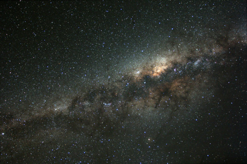 Científicos captan estertores finales de una estrella masiva en otra galaxia
