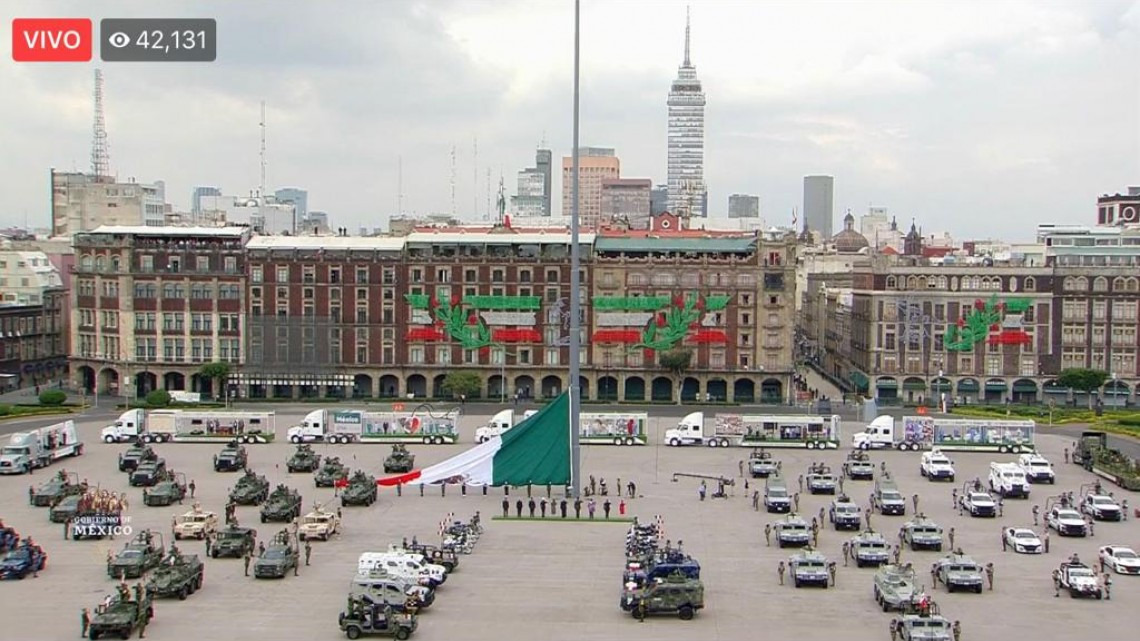 Encabeza López Obrador  desfile militar en el Zócalo capitalino