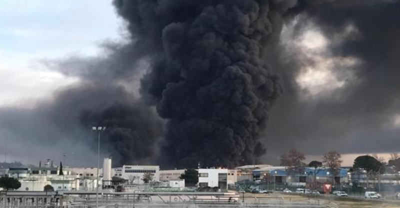 Se registra un incendio en planta química en España