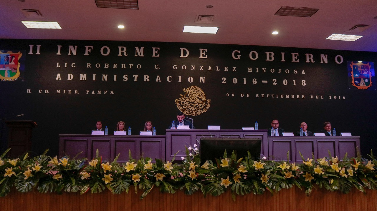 Asiste Maki a Informe del alcalde Roberto González en Cd. Mier