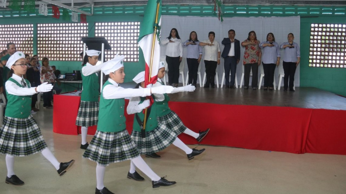 Encabeza Ayuntamiento honores a la bandera en el Instituto Cultural Cuauhtémoc
