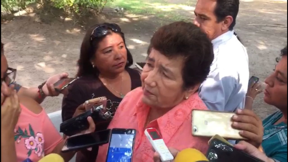 Exhorta Alcaldesa a no utilizar teléfono móvil a cuando se maneja