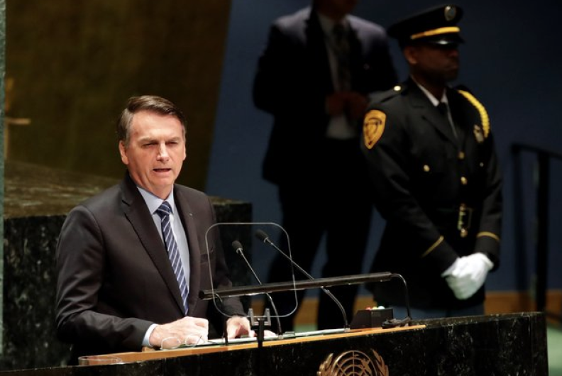 Bolsonaro afirma que Amazonas no está siendo devastada ni consumida por el fuego