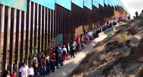 Trump negará residencia a inmigrantes legales que usen beneficios públicos