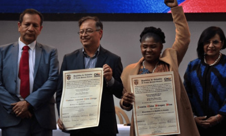 Gustavo Petro recibe credencial de presidente electo de Colombia