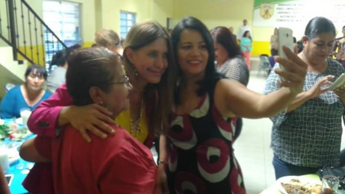 Festejan "Día de la madres" para las mujeres del sindicato de limpieza