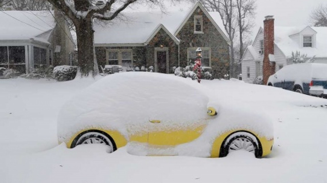 Un muerto y gran caos deja tormenta invernal