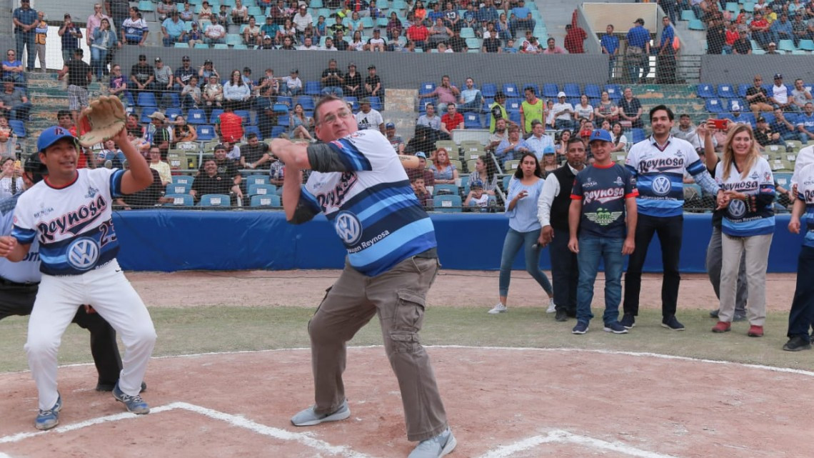 Llenan aficionados encuentro beisbolero en Reynosa 