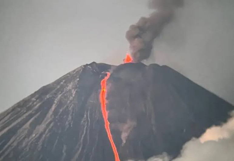 Kamchatka despierta: siete volcanes se activan tras sismo 8.8 en Rusia