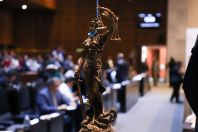 Sheinbaum rechaza retroactividad en reforma a la Ley de Amparo