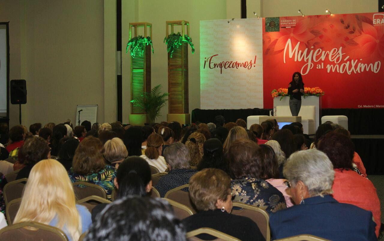 "Mujeres al Máximo" programa para potencializar su desarrollo: Erasmo González.