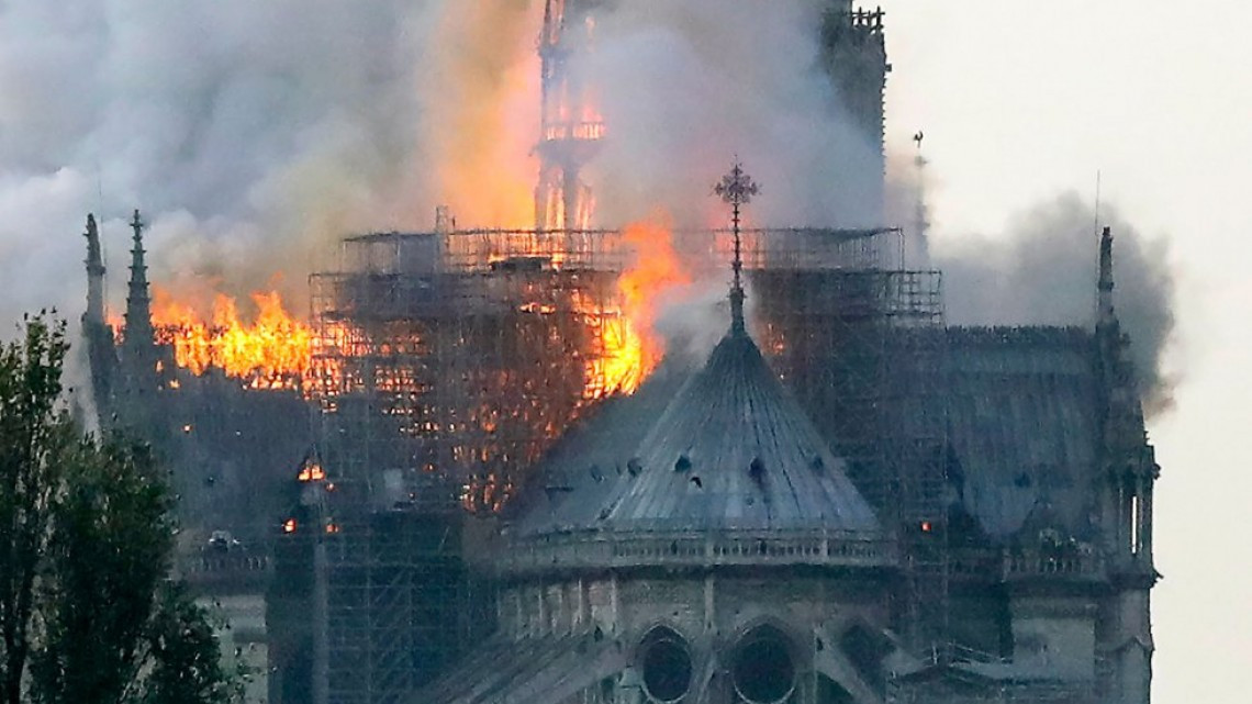 Catedral de Notre Dame se incendia