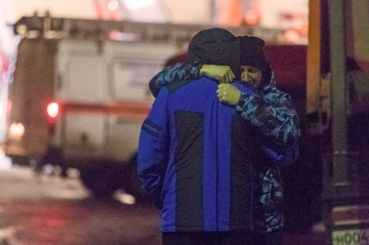 Aumenta a 64 cifra de muertos por incendio en Rusia